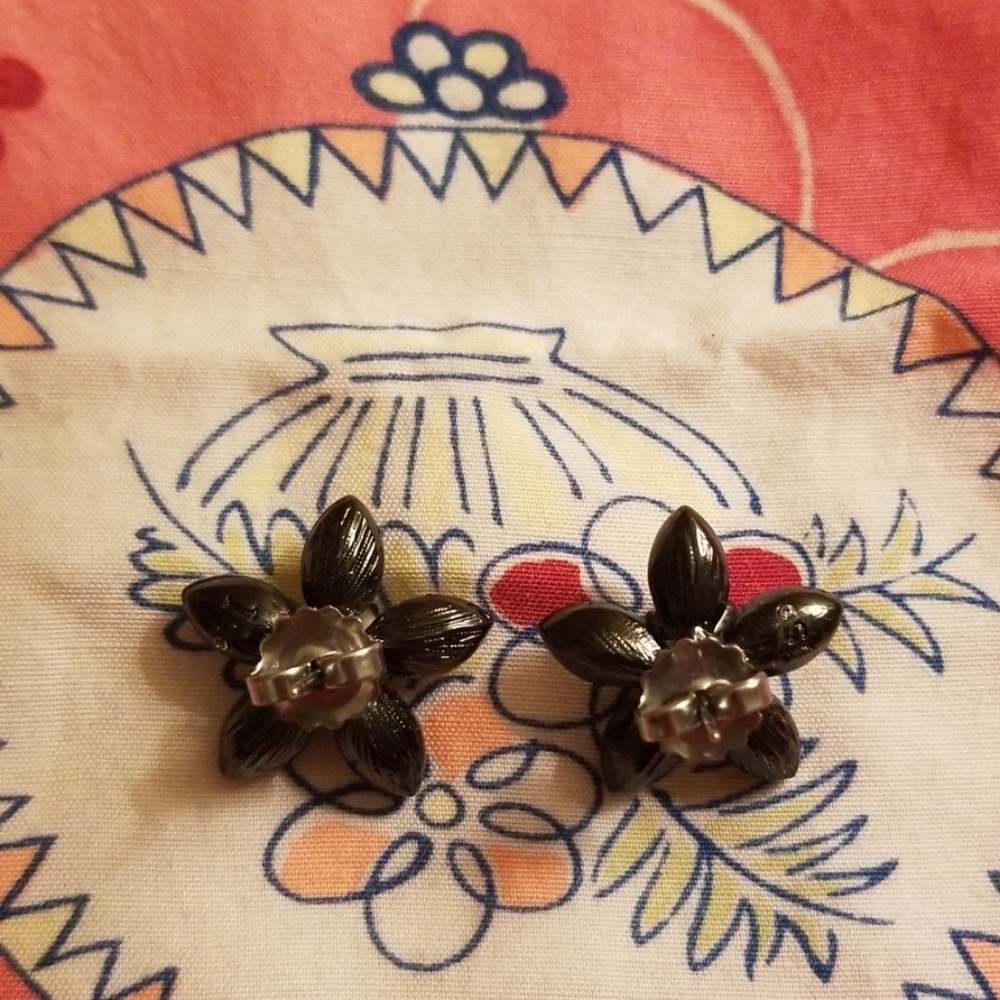 Earrings - Picture 2 of 4